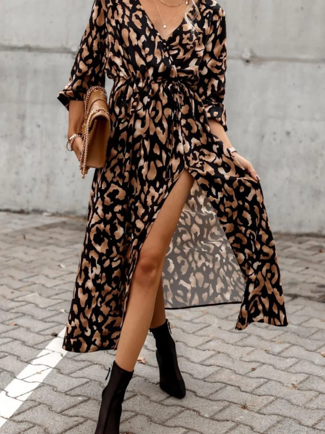 🌟 Printed Split Hem V-neck Long Sleeve Dress 🌟