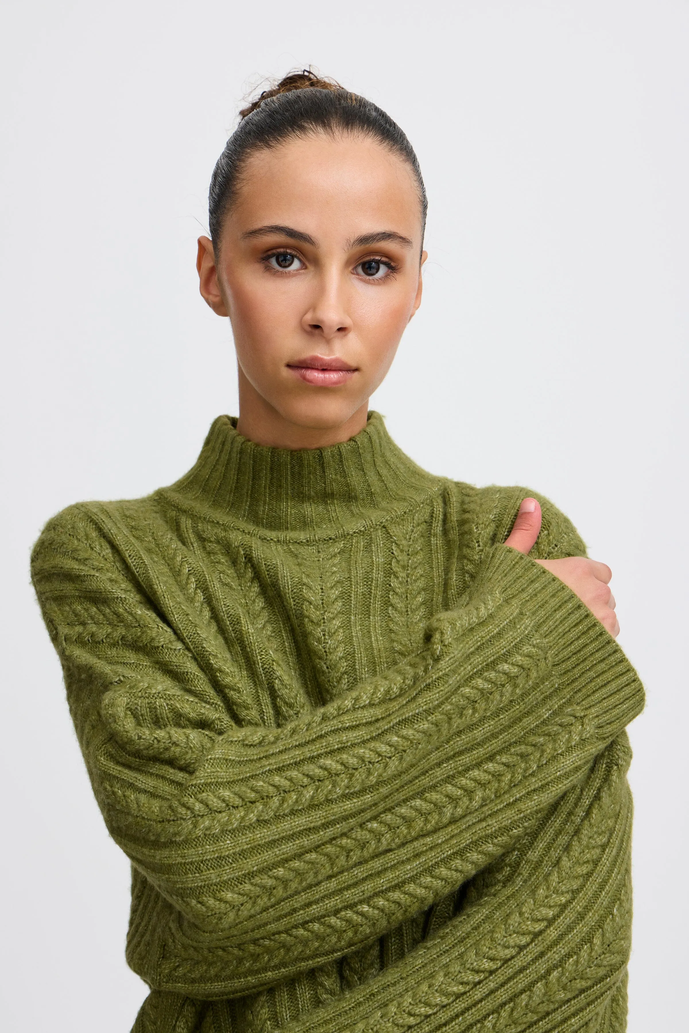 OLIVE CABLE KNIT TURTLENECK SWEATER