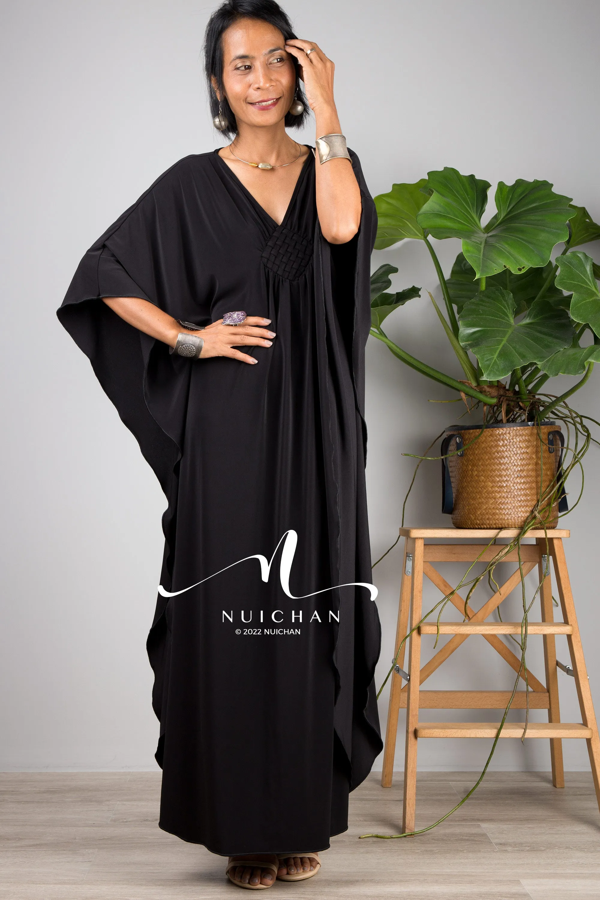 Short black kaftan