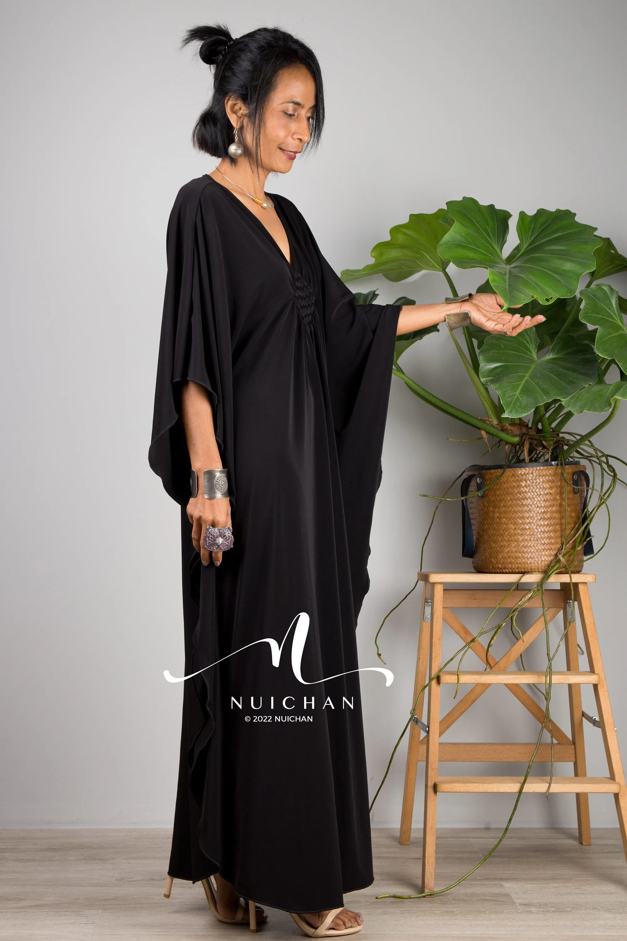 Short black kaftan