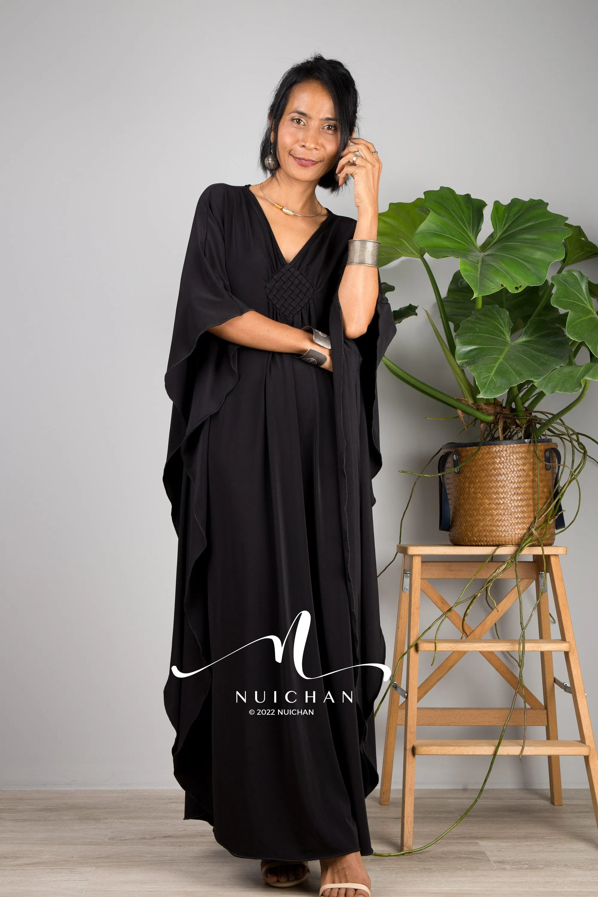 Short black kaftan