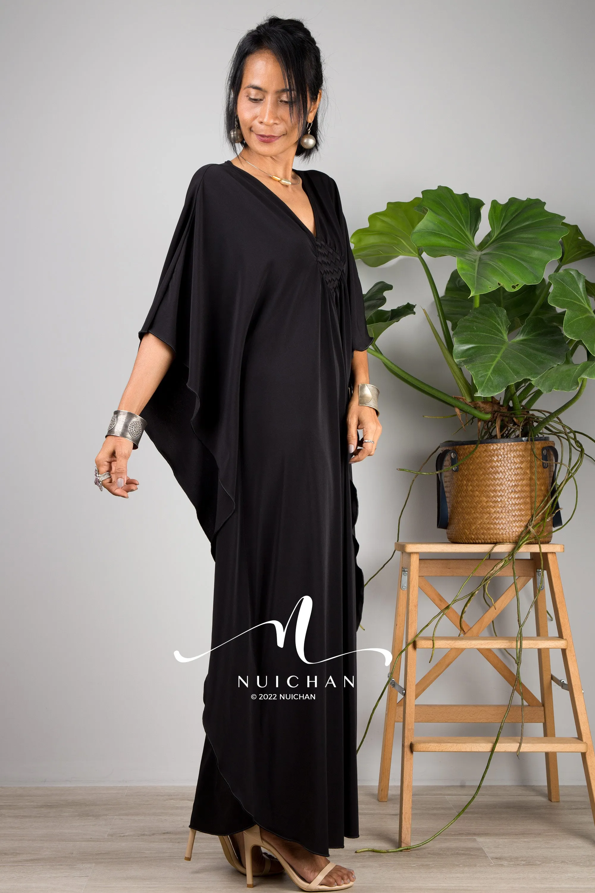 Short black kaftan