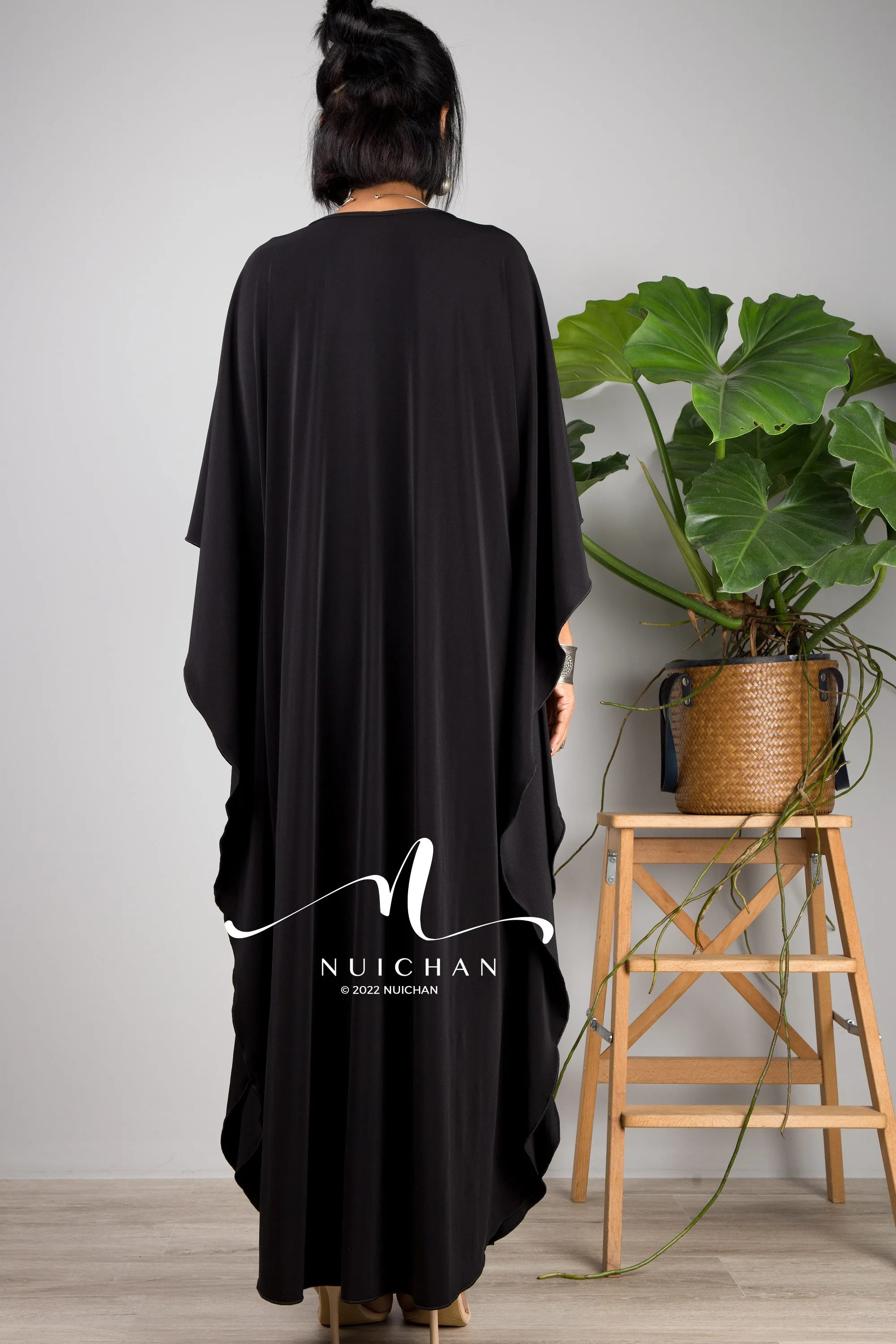 Short black kaftan