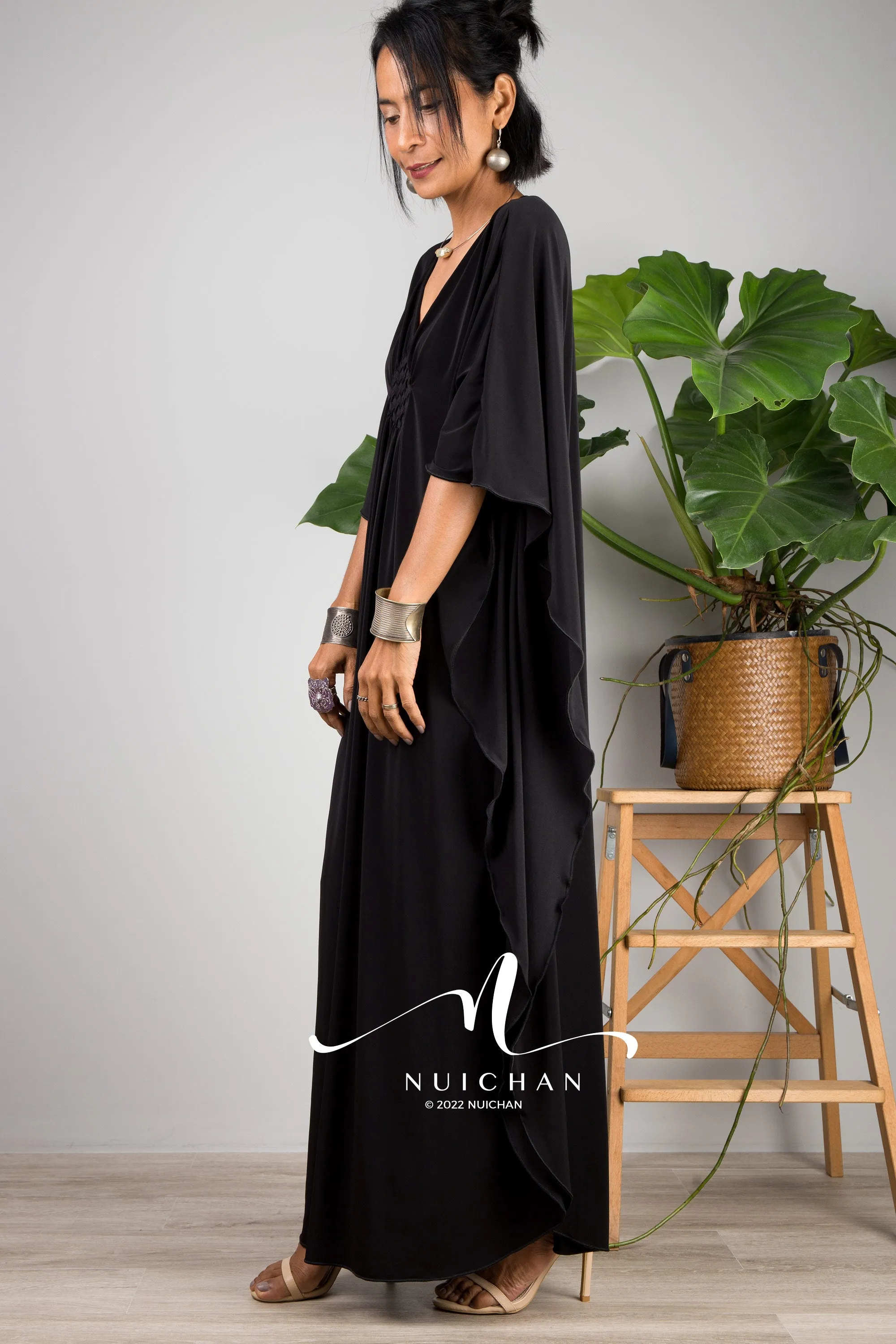 Short black kaftan